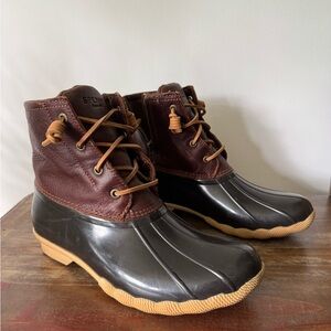 Sperry Women’s Saltwater Duck Boots - size 8.5